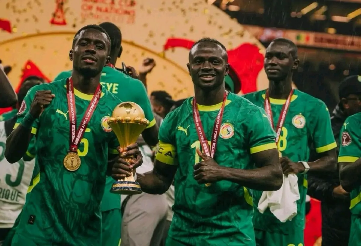 صدمة جديدة الاتحاد الإفريقي يطالب ساديو ماني بإعادة جائزة أفضل لاعب بأمم إفريقيا 2 السنغال ترفض تسليم الكأس
