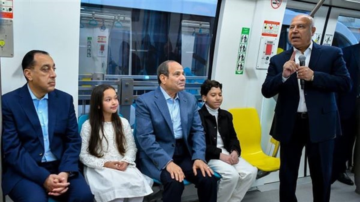 الفريق كامل الوزير عن موعد تشغيل قطار المونوريل غرب النيل 4 كامل الوزير عن موعد تشغيل مونوريل غرب النيل