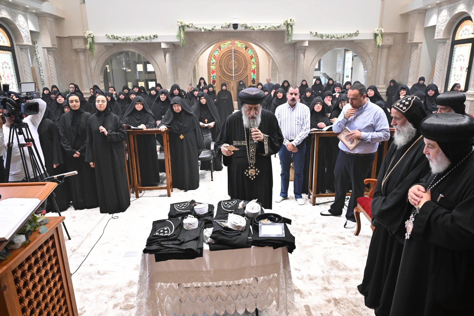 بالصور البابا تواضروس الثاني يشهد رهبنة 9 راهبات جديدات لـ 4 من أديرة الراهبات 3 البابا تواضروس الثاني يشهد رهبنة 9 راهبات جديدات