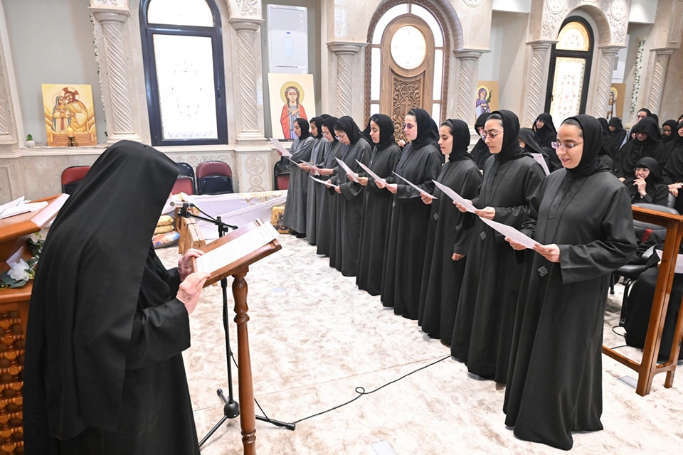 بالصور البابا تواضروس الثاني يشهد رهبنة 9 راهبات جديدات لـ 4 من أديرة الراهبات 5 البابا تواضروس الثاني يشهد رهبنة 9 راهبات جديدات