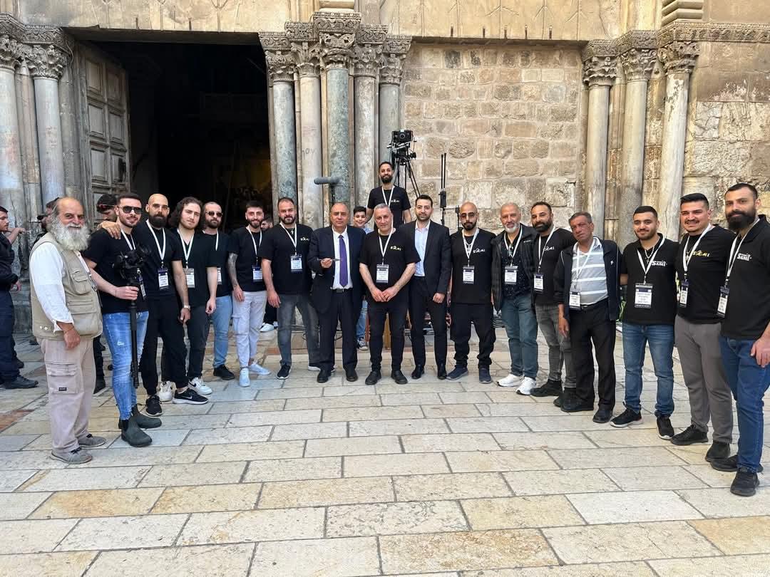 بالصور أمين مفتاح كنيسة القيامة ينفي شائعات حول نقل الصلوات والقدس تحتفي بسبت النور بقلب نابض 4 كنيسة القيامة