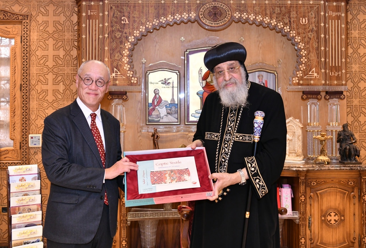 بالصور تفاصيل لقاء البابا تواضروس الثانى بعدد من السفراء فى المقر الباباوى بالعباسية 7 البابا يستقبل السفير الياباني