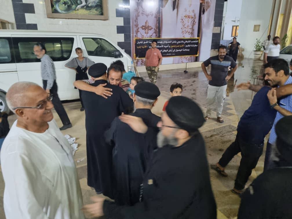 بالصور مطرانية أم درمان تحتفل بعودة مطرانها الأنبا صرابامون والأنبا إيليا بعد غياب 3 سنوات بسبب الحرب 3 مطرانية أم درمان تحتفل بعودة مطرانها الأنبا صرابامون
