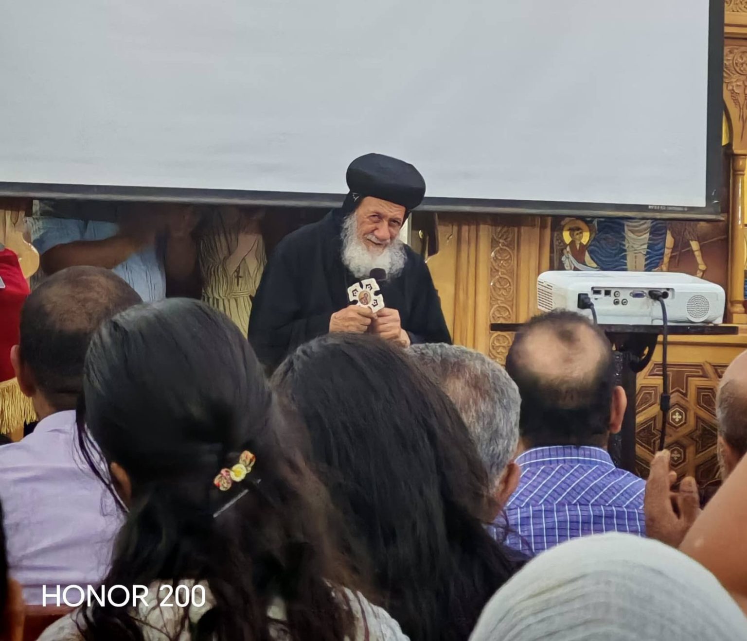 بالصور مطرانية أم درمان تحتفل بعودة مطرانها الأنبا صرابامون والأنبا إيليا بعد غياب 3 سنوات بسبب الحرب 5 641539358 10164567380024407 6633860354525219715 n 949