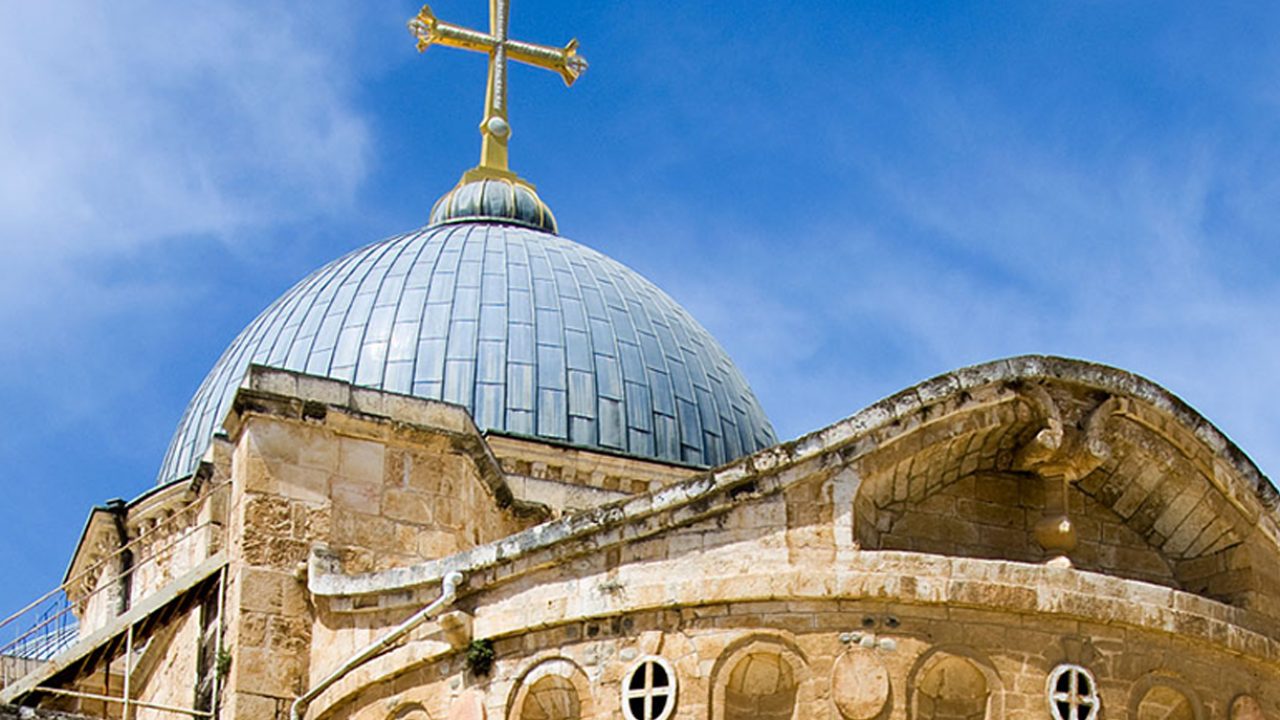 كنائس القدس تناشد إعادة فتح كنيسة القيامة دون قيود في سبت النور بشرى القيامة لا تُحاصر 3 إسرائيل تمنع رهبان وقيادات الكنائس المسيحية من دخول كنيسة القيامة