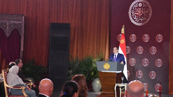 في ليلة تجلت فيها روح المحبة البابا تواضروس يشارك في إفطار الأسرة المصرية بحضور الرئيس السيسي 2 رهان الرئيس السيسي على "وعي المواطن"