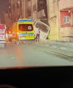 الأتوبيس الطائر في بشتيل انحشر بين الكوبري وعقار سكني والقدر يكتب عمراً جديداً للركاب 3 الأتوبيس الطائر في بشتيل