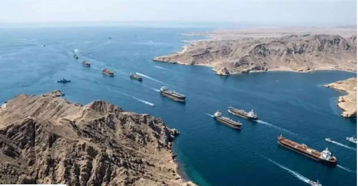 العالم يغلي ومضيق هرمز يشتعل بالصور ترامب مشغول بالضربة القاضية في حلبة 4 مضيق هرمز