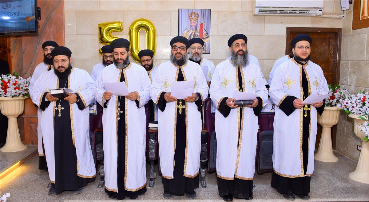 بالصور دير المحرق يحتفل بتخريج الدفعة 50 اليوبيل الذهبي الأغصان المثمرة 3 دير المحرق يحتفل بتخريج الدفعة 50