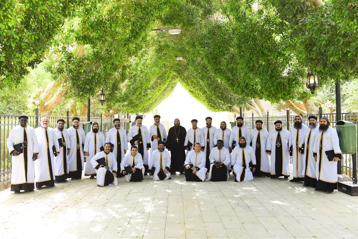 بالصور دير المحرق يحتفل بتخريج الدفعة 50 اليوبيل الذهبي الأغصان المثمرة 5 إكليريكية المحرق