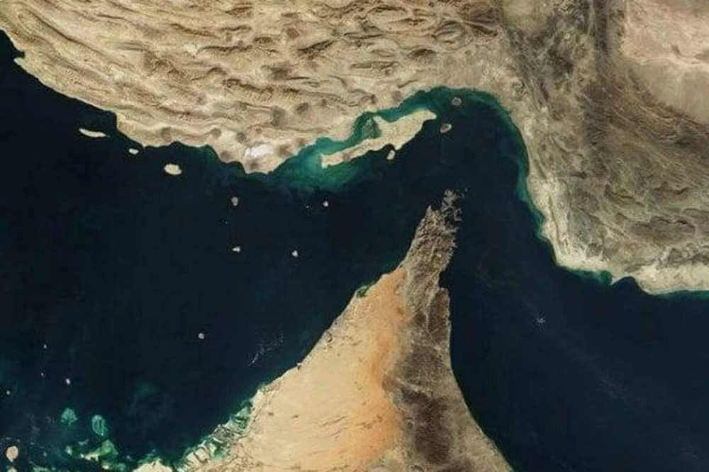 إيران تشعل فتيل حرب المضايق إغلاق رسمي لهرمز أمام واشنطن وتل أبيب وتطلق الوعد الصادق 4 2 تأمين مضيق هرمز