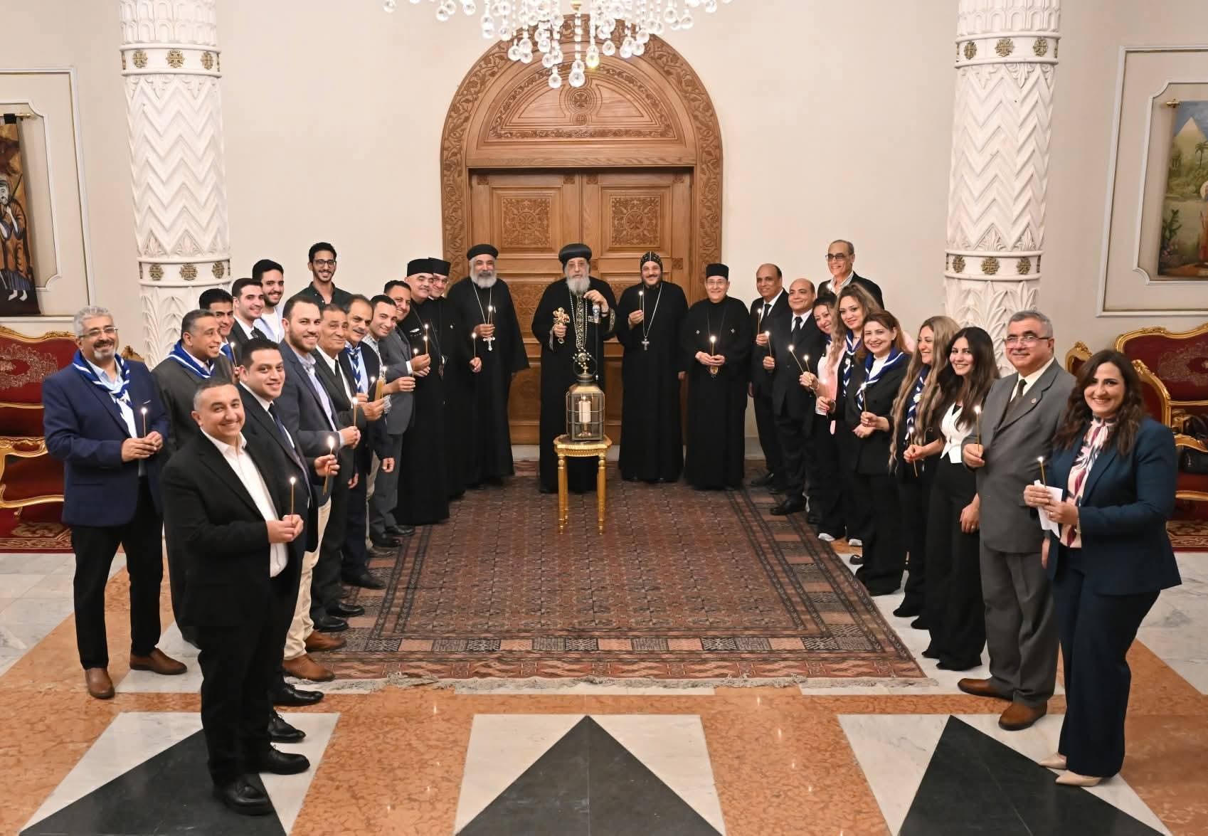 من قلب القدس إلى قلب القاهرة البابا تواضروس يستقبل النور المقدس في لحظات إيمانية مهيبة 2 البابا تواضروس يستقبل النور المقدس
