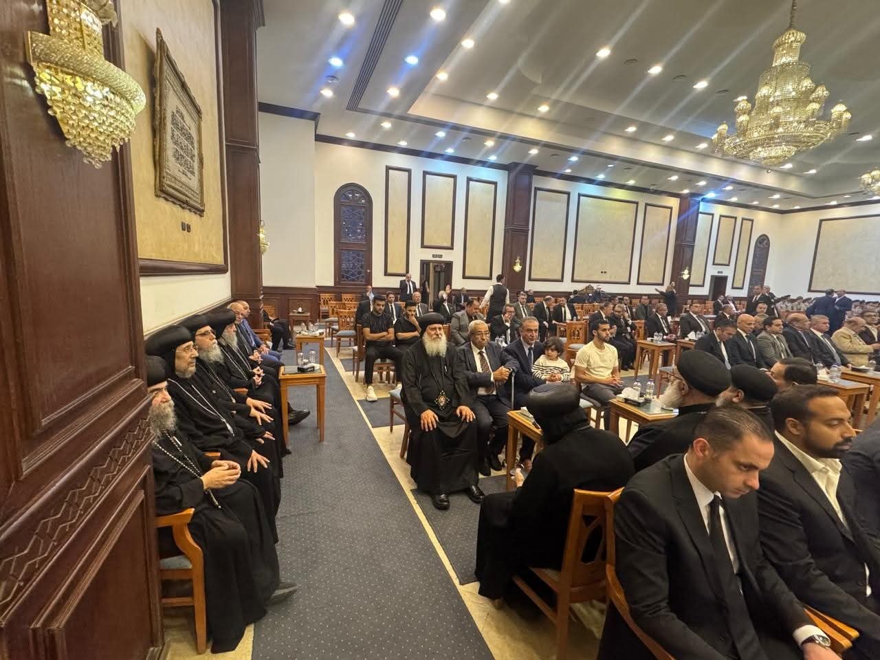 رغم جولته في أوروبا البابا تواضروس يكلف وفد كنسي بتقديم العزاء للدكتور مصطفى مدبولي 2 وفد كنسي بقدم العزاء للدكتور مصطفى مدبولي