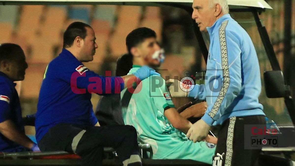 نقل لاعب بيراميدز للمستشفى بالإسعاف ليلة قاسية للسماوي أمام الزمالك في قمة الدوري 2 إصابة قطة