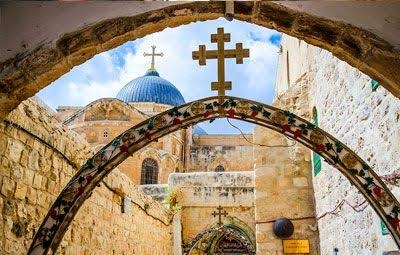 بطريركية الروم الأرثوذكس بالقدس تعلن تفاصيل صلوات أسبوع الآلام وسبت النور بكنيسة القيامة 2 بطريركية الروم الأرثوذكس بالقدس
