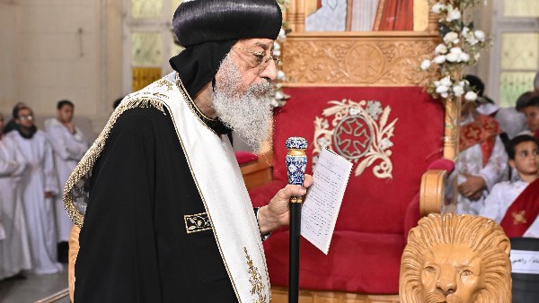 عظة البابا تواضروس من قداس خميس العهد شهوة يهوذا كانت تجاه المال سلم المسيح من أجل أن يكسب قرشين وخان الأمانة 2 البابا تواضروس يترأس قداس خميس العهد