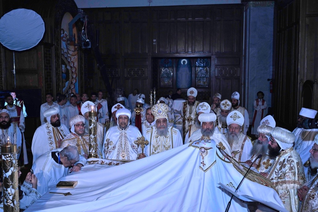 بالصور البابا تواضروس خلال قداس عيد القيامة المجيد نصلي أن يسود السلام في مناطق الصراع والنزاع أن يحفظ بلادنا 3 البابا تواضروس خلال قداس عيد القيامة