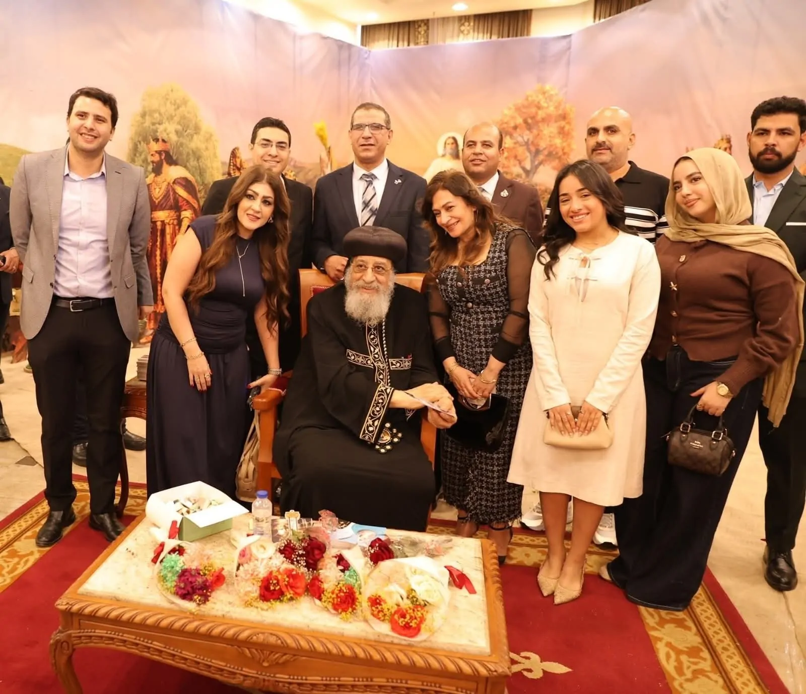 بالصور استقبال البابا تواضروس الثاني لمهنئيه بعيد القيامة 2 استقبال البابا تواضروس الثاني لمهنئيه