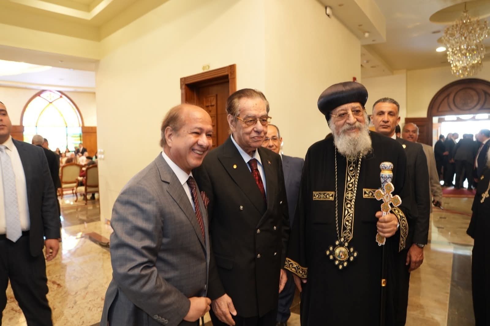 بالصور استقبال البابا تواضروس الثاني لمهنئيه بعيد القيامة 7 641539358 10164567380024407 6633860354525219715 n 341