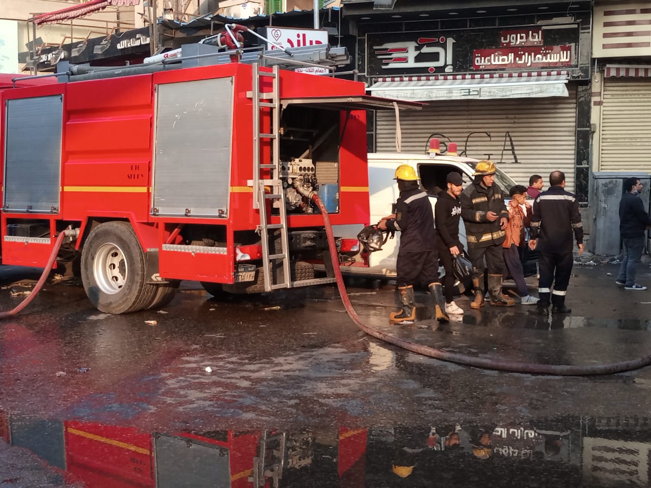 اندلاع حريق بمصنع ملابس في الزاوية الحمراء ومصرع 5 أشخاص حتى الآن 2 حريق بمصنع ملابس في الزاوية الحمراء
