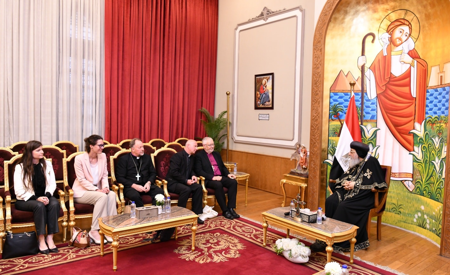 بالصور استقبال البابا تواضروس الثاني للأمين العام لمجلس كنائس المجر في المقر البابوي 3 استقبال البابا تواضروس الثاني للأمين العام لمجلس كنائس المجر