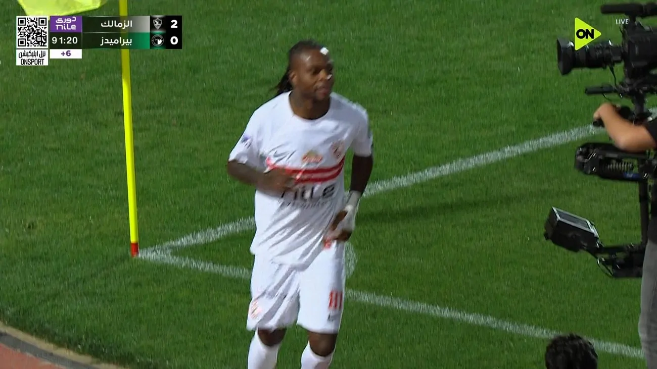 ماذا يحتاج نادي الزمالك لحسم لقب الدوري المصري بعد هزيمة الأهلي أمام بيراميدز 2 شيكو بانزا نجم نادي الزمالك