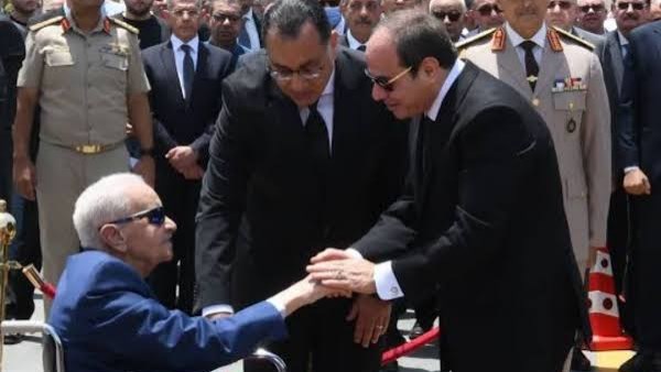 وفاة والد رئيس الوزراء اللواء كمال مدبولي اعرف موعد صلاة الجنازة ومكان العزاء 3 الرئيس السيسي واللواء كمال مدبولي ورئيس الوزراء