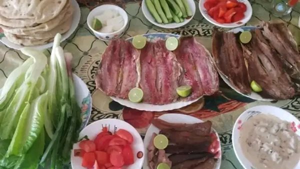 عقب تناول الفسيخ الكشف عن الأعراض التي تستدعي القلق وتوجب التوجه فورًا إلى أقرب مستشفى 4 تناول الفسيخ