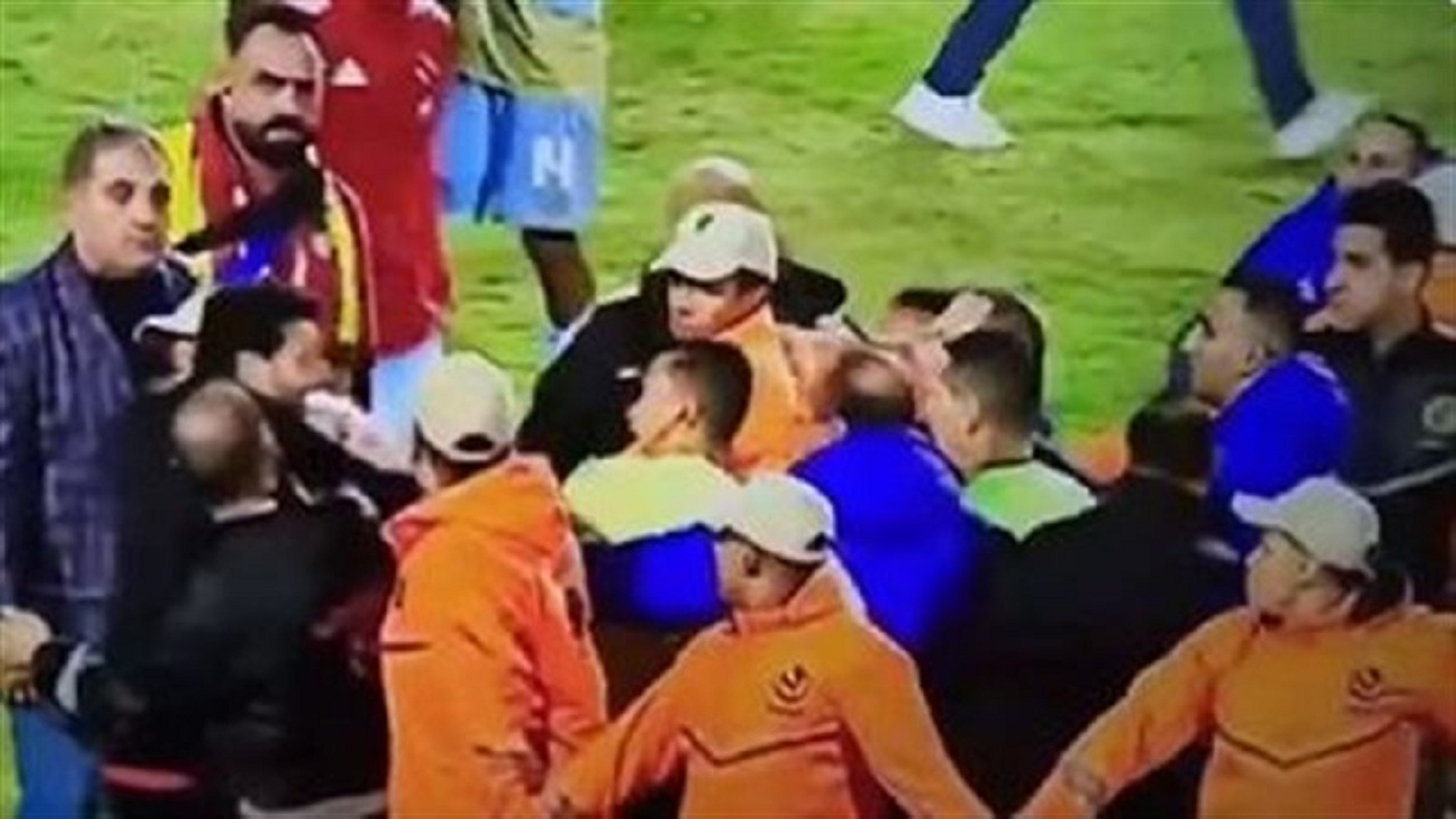 تحرك عاجل من الأخطبوط محمد الشناوي يفاجئ إدارة الأهلي بطلب مثير بعد عقوبة الإيقاف 3 الشناوي يعتدي على الحكم