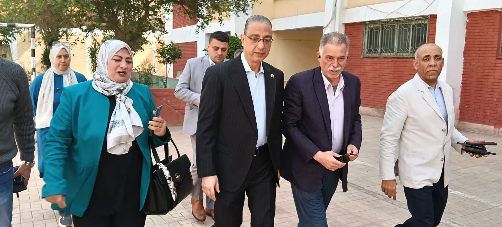 محافظ الجيزة يكشف عن توقيت ترشيد استهلاك الكهرباء داخل المدارس 3 ترشيد استهلاك الكهرباء داخل المدارس1