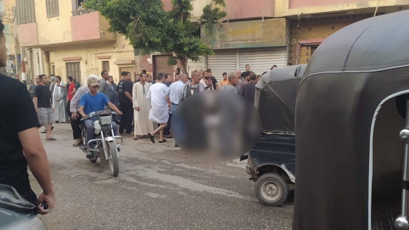 غليان في أسيوط تجمهر حاشد لأهالي ضحايا واقعة أبنوب أمام المستشفى والأمن يحاصر المركز 4 مذبحة أبنوب - ضحايا واقعة أبنوب