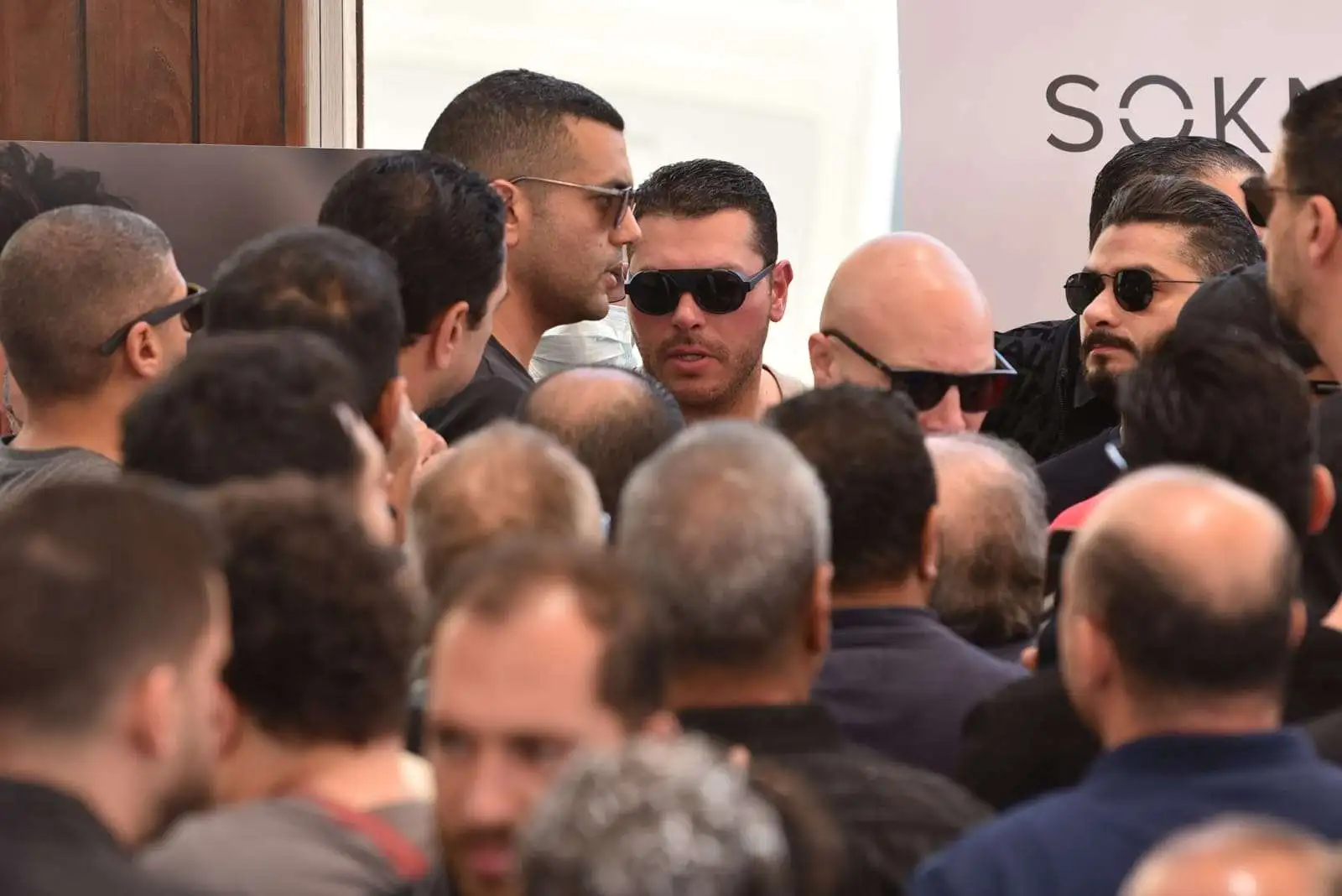 بالصور الحزن يسيطر على نجل هاني شاكر ومحبيه في جنازته ويعلقون لا يعوض 5 35021361 e3d9 41b3 870d 9b27df0cc810 16x9 1200x676 24