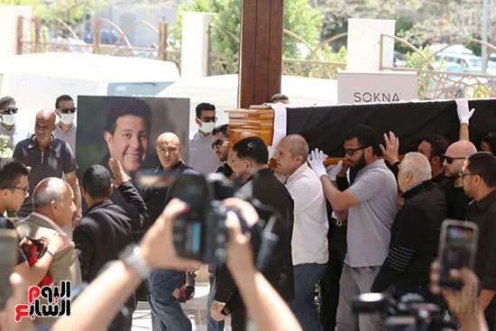 بالصور الحزن يسيطر على نجل هاني شاكر ومحبيه في جنازته ويعلقون لا يعوض 9 35021361 e3d9 41b3 870d 9b27df0cc810 16x9 1200x676 28