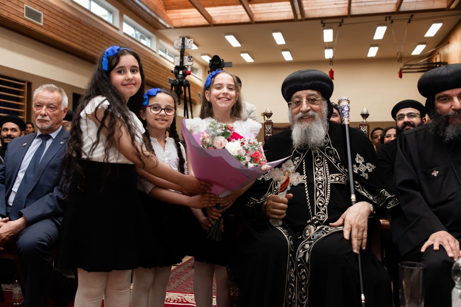 لمدة 3 أيام بالصور البابا تواضروس الثاني يقتتح لقاء الشباب نور وملح بالنمسا 2 البابا تواضروس الثاني