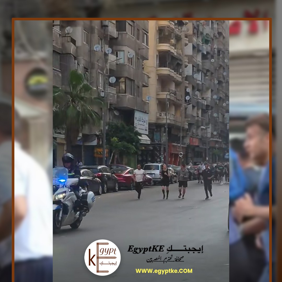 شاهد الرئيس الفرنسي ماكرون وزوجته يجريان صباحا في شوارع الإسكندرية 4 ماكرون وزوجته يجريان في شوارع الإسكندرية