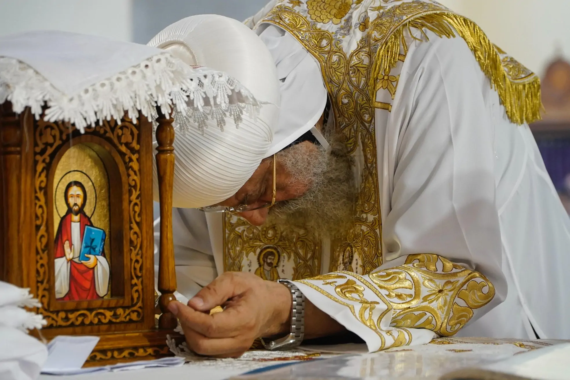 البابا تواضروس خلال عظة القداس بكرواتيا قيامة المسيح منحتنا النور الداخلي فصار عقل الإنسان مستنيرًا بل وكل حياته أيضًا 2 البابا تواضروس الثاني يصلي القداس في كرواتيا