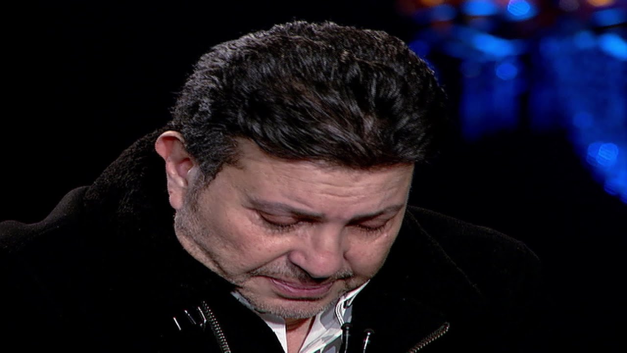 انكسار وحزن يسكن الوجوه نهلة توفيق وابنها شريف في أول لقطات من المطار مع جثمان هاني شاكر 4 الراحل هاني شاكر