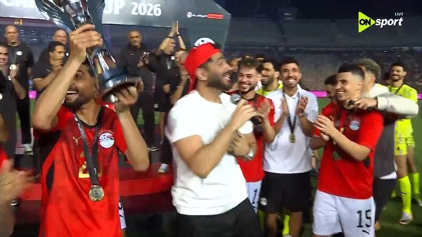الفراعنة إلى المونديال بنكهة احتفالية تامر حسني يشعل فرحة فوز مصر على روسيا من استاد القاهرة 4 تامر حسني يشعل فرحة فوز مصر