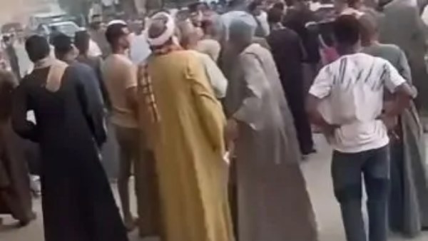 غليان في أسيوط تجمهر حاشد لأهالي ضحايا واقعة أبنوب أمام المستشفى والأمن يحاصر المركز 2 مذبحة أبنوب - ضحايا واقعة أبنوب