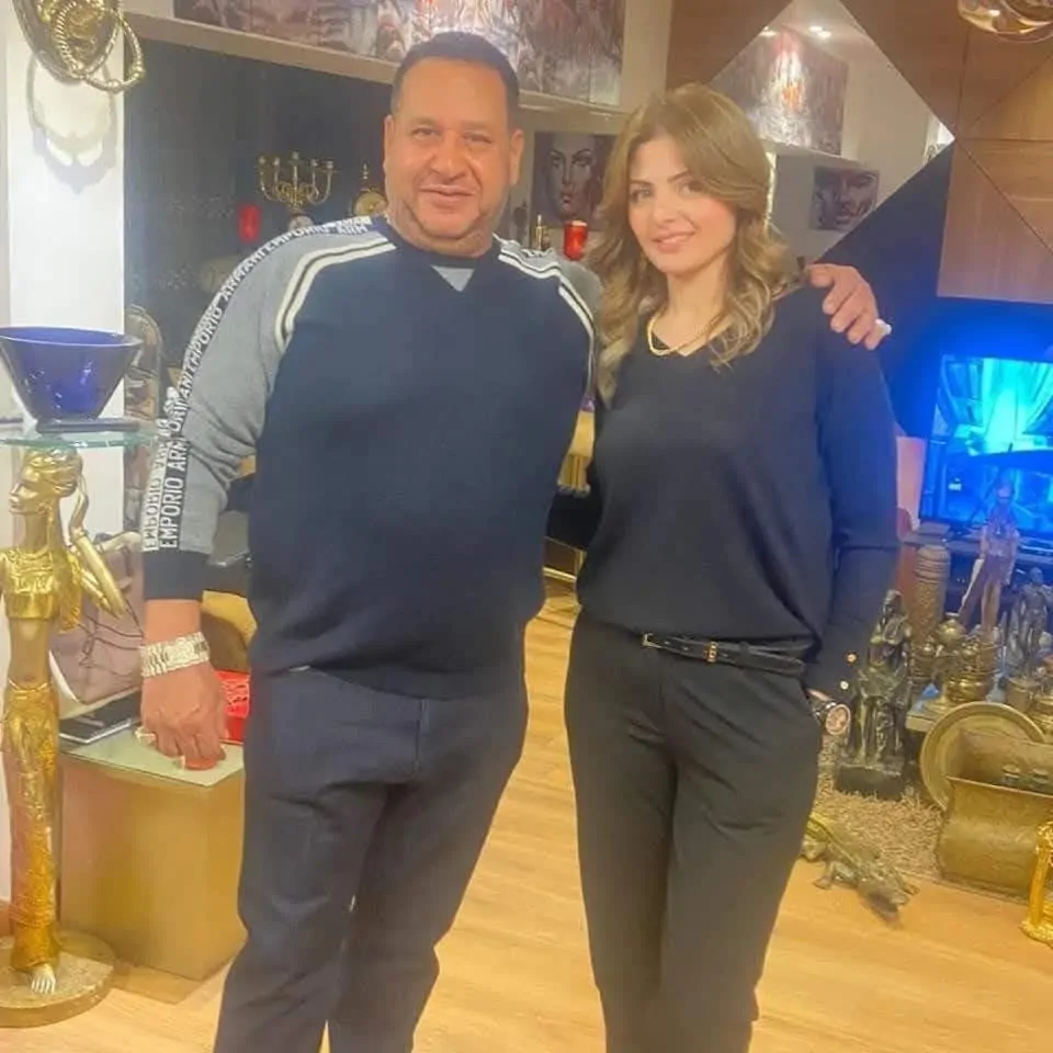 من دعم السوشيال ميديا إلى قفص الاتهام قصة سقوط جولي أمين مذيعة الحدث اليوم في فخ نخنوخ 4 الإعلامية جولي أمين وصبري نخنوخ