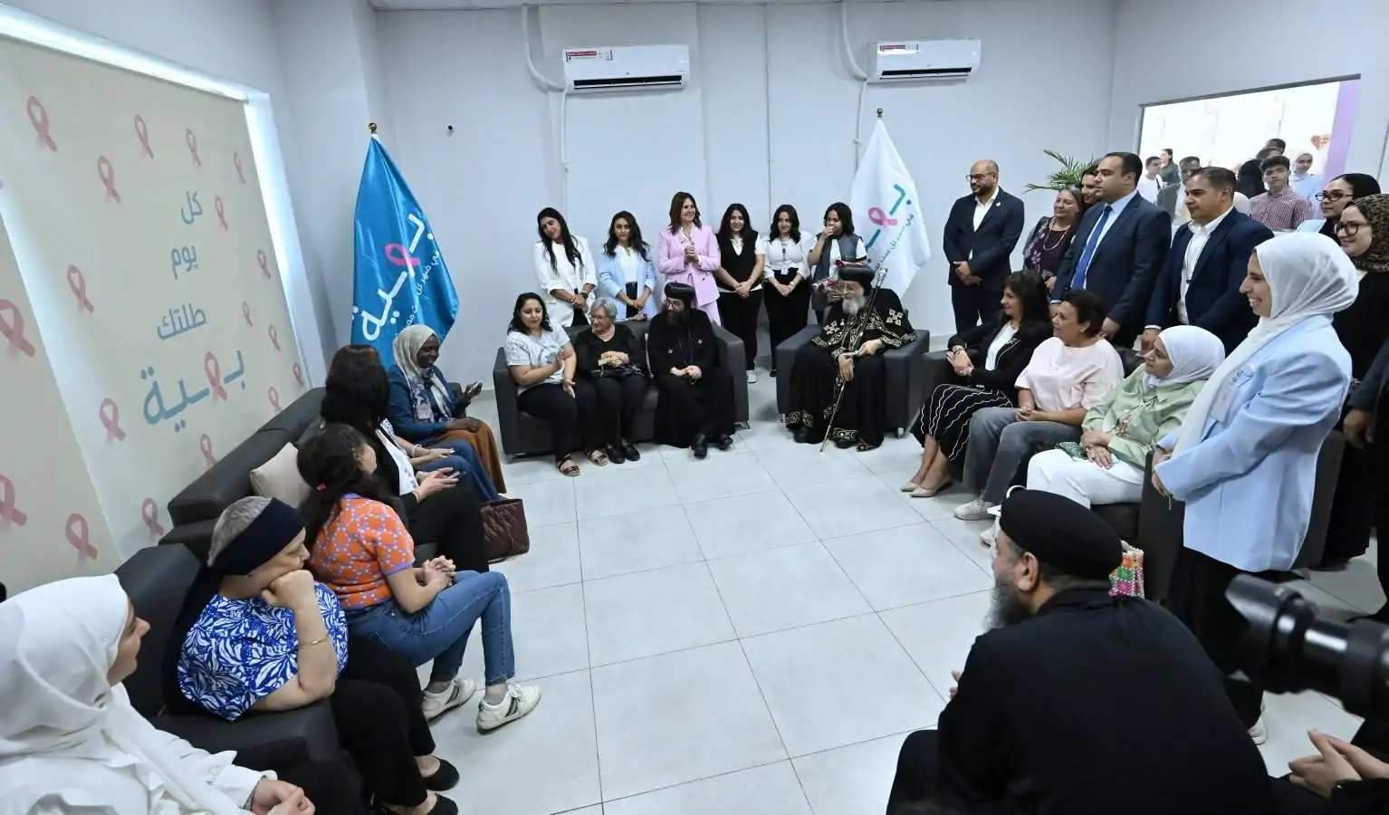 لافتة إنسانية ملهمة البابا تواضروس الثاني يروي بزيارته لـ بهية حكاية أمل لكل امرأة محاربة 3 البابا تواضروس يزور مستشفى بهية