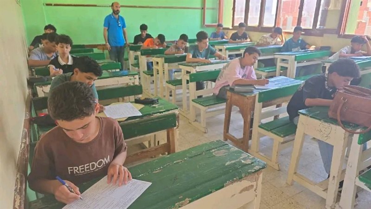 إدارة الهرم التعليمية تكشف تفاصيل إلغاء امتحان الشهادة الإعدادية لطالبة وإحالة 6 مسئولين للتحقيق 4 امتحان اللغة العربية للشهادة الإعدادية