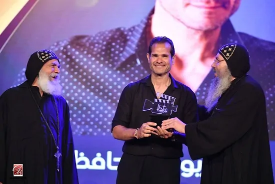 بالصور عرض خاص لفيلم العابد يحتفي بسيرة القمص بولس العابد ويكرّم صُنّاعه بحضور كنسي وفني وإعلامي كبير 7 641539358 10164567380024407 6633860354525219715 n 191