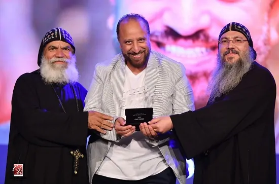 بالصور عرض خاص لفيلم العابد يحتفي بسيرة القمص بولس العابد ويكرّم صُنّاعه بحضور كنسي وفني وإعلامي كبير 11 641539358 10164567380024407 6633860354525219715 n 195