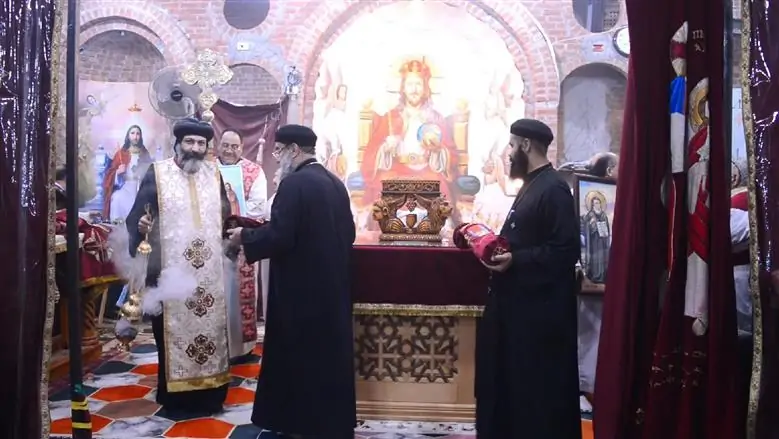 بالصور أقباط الإسكندرية يحتفلون بعيد أباكير ويوحنا ومنطقة أبوقير سميت على اسمه 3 عيد القديس أباكير