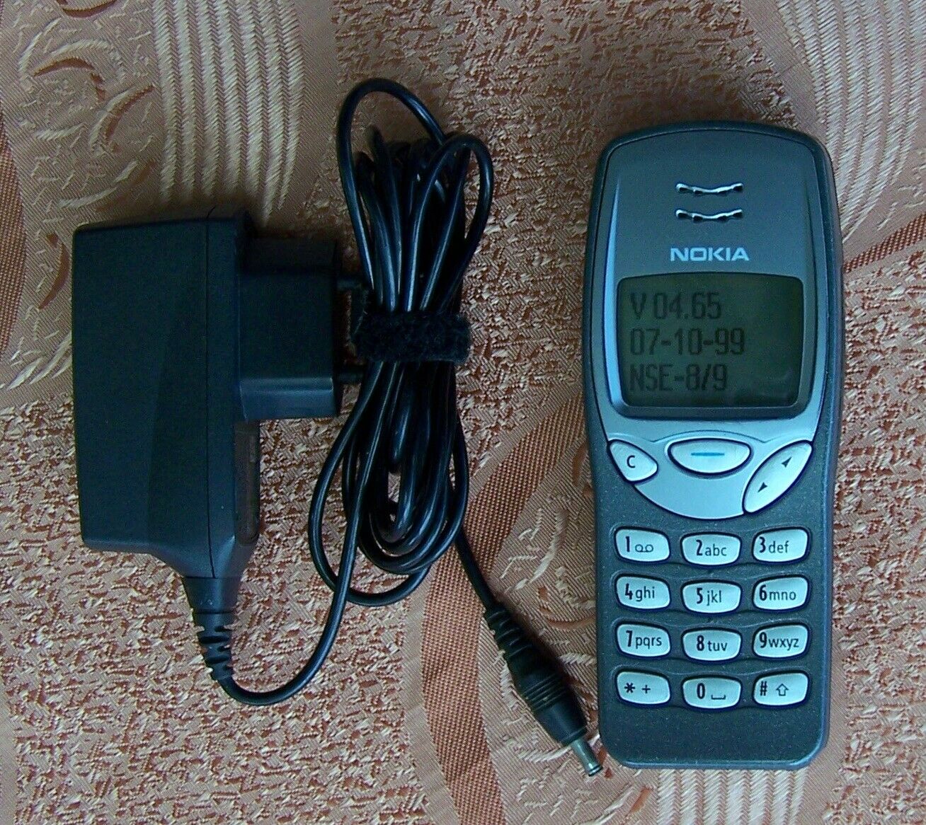 لو عندك فى البيت سعره 35 ألف جنيه مين فاكر نوكيا 3210 2 331121826 777955360593699 258980905716533898 n 176