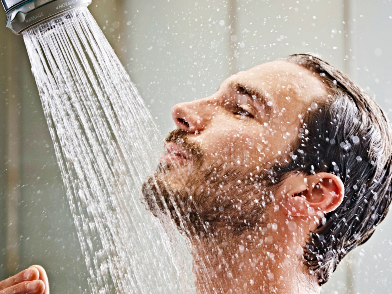 بين النظافة والصحة كيف يؤثر فرط الاستحمام على جلدك