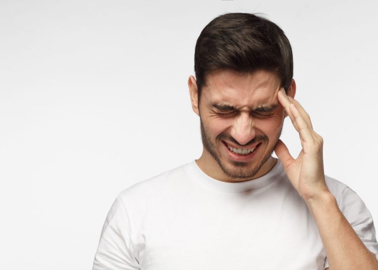 أطعمة شهيرة نتناولها يوميا تسبب الصداع الشديد 1 أسباب-الصداع