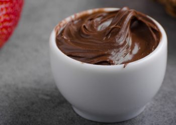 بأقل التكاليف وألذ طعم حضري النوتيلا في المنزل لأطفالك