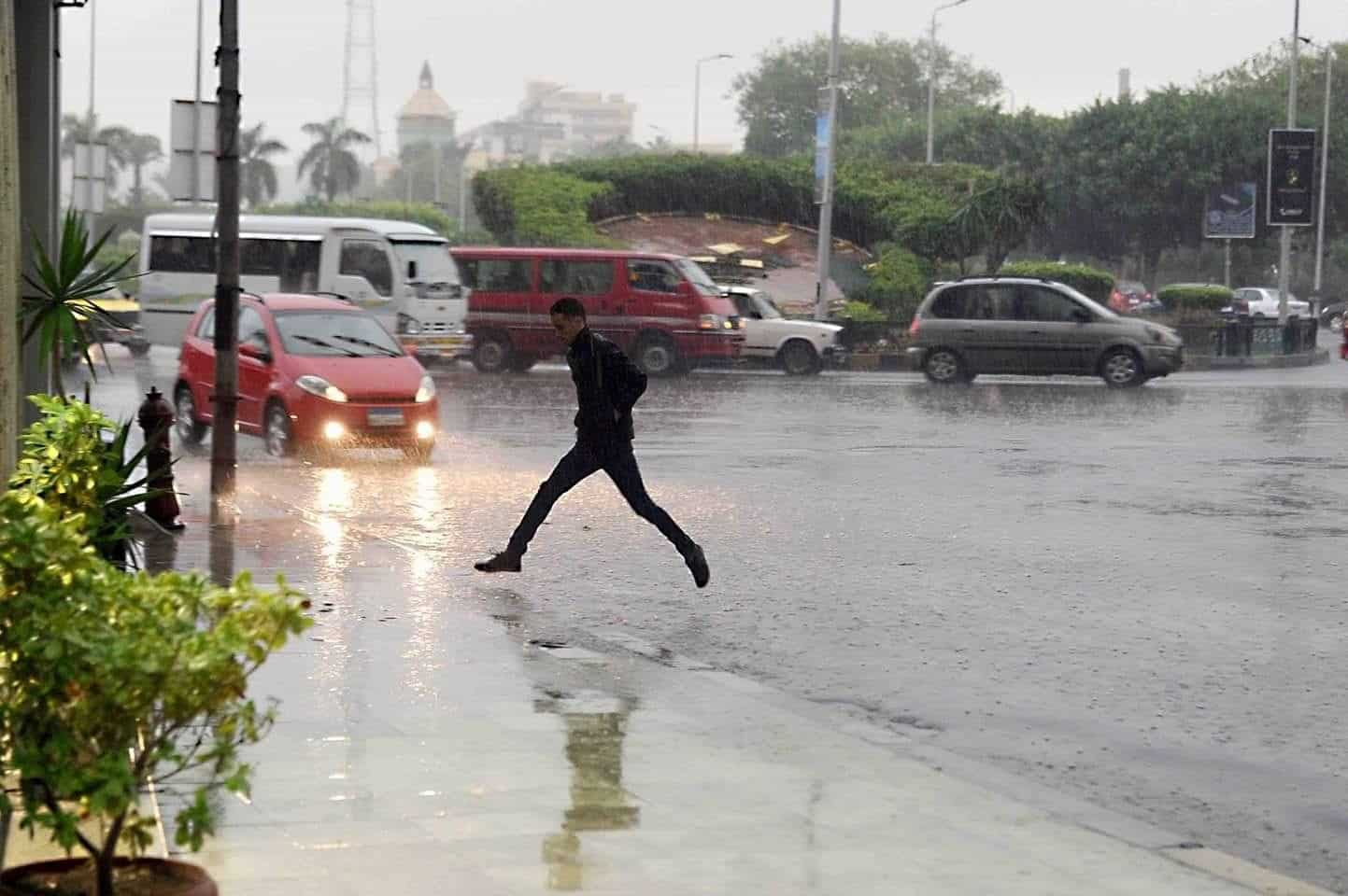 أمطار قوية وموجة قادمة من التقلبات الجوية 2 331121826 777955360593699 258980905716533898 n 16 350x350 17
